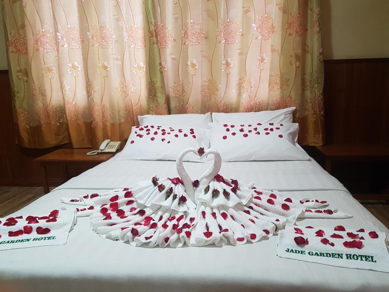 Jade Garden Hotel Баго Экстерьер фото